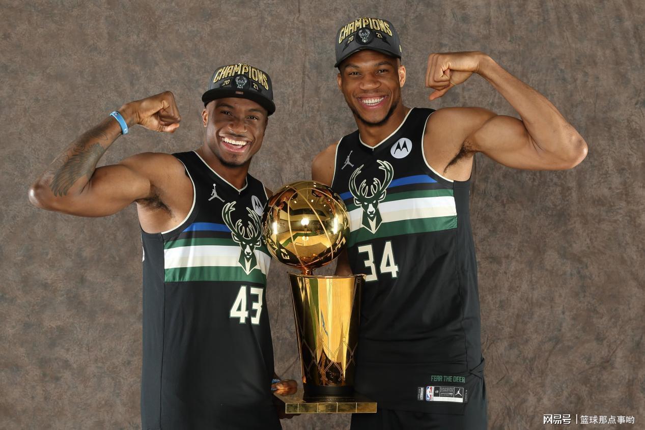 开云手机注册-哥凭弟贵!萨纳西斯卷走雄鹿8547万!字母,你还缺哥哥吗?