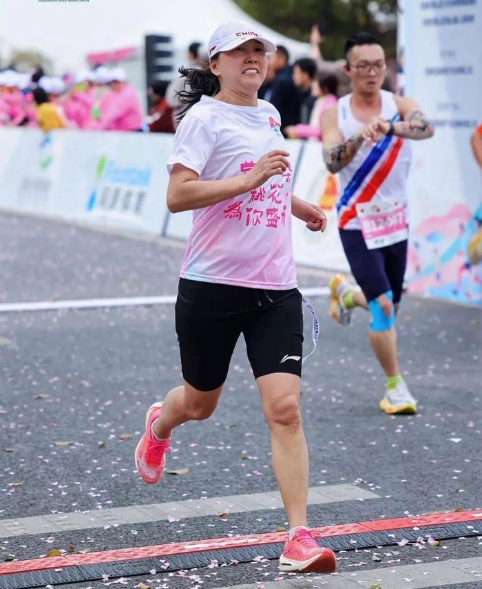 开云手机注册-三个孩子三个爹，退役后移居美国，52岁东方神鹿王军霞现在活成了这样|婚姻|冠军|赛道|马拉松|世锦赛_新浪新闻